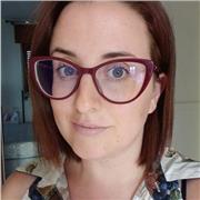 laureata in economia impartisce lezioni di inglese e di matematica